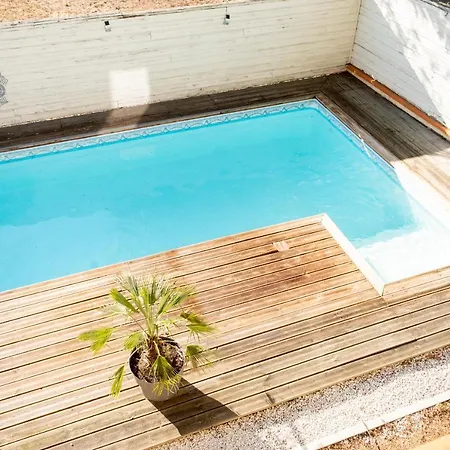 Spacieuse Dans Avec Piscine Et Bbq