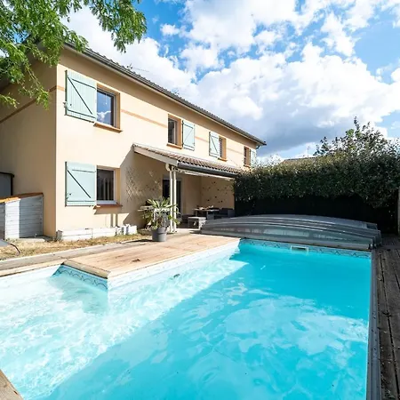 Spacieuse Dans Avec Piscine Et Bbq