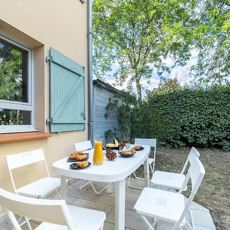Spacieuse Dans Avec Piscine Et Bbq Willa