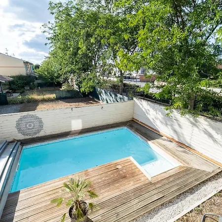 Spacieuse Dans Avec Piscine Et Bbq